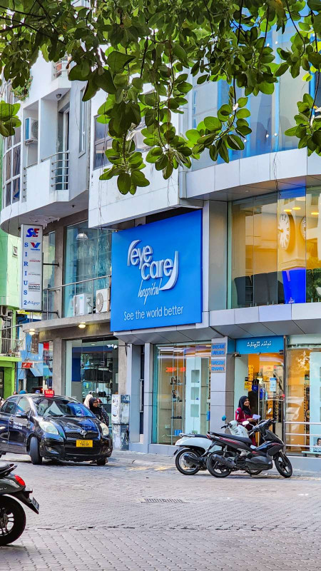 އައިކެއާ އޮޕްޓިކަލްސް