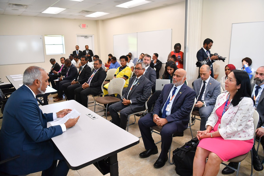 ދިވެހިރާއްޖޭގެ ސައިޑް އިވެންޓް – ދި ޕިވޮޓަލް ރޯލް އޮފް ޕްރައިވެޓް ސެކްޓަރ ފައިނޭންސިންގ ފޮރ ކްލައިމެޓް ރެޒިލިއެންސް އިން ސިޑްސްގައި ރައީސުލްޖުމްހޫރިއްޔާ ވަނީ ބައިވެރިވެވަޑައިގަންނަވާފައި - ފޮޓޯ: ރައީސް އޮފީސް