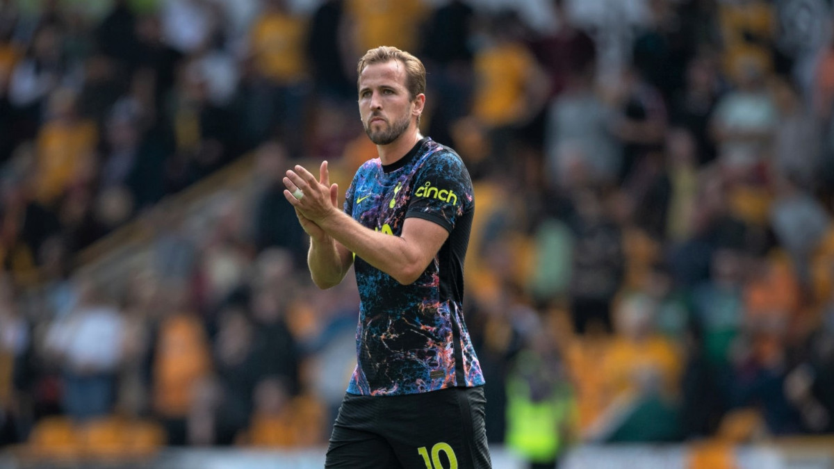 ޓޮޓެންހަމް ހޮޓްސްޕާއަށް ކުޅެމުން އަންނަ އިންގްލެންޑުގެ ކެޕްޓަން ހެރީ ކޭން