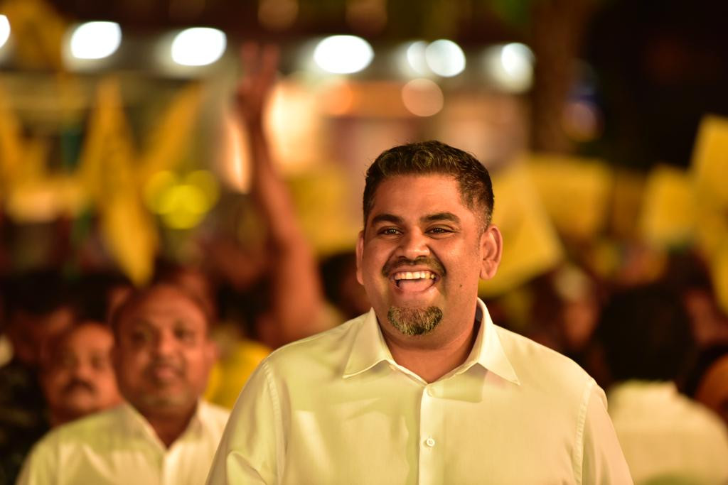 ރައީސް އޮފީހުގެ ކުރީގެ ތަރުޖަމާން މަބްރޫކް އަޒީޒް