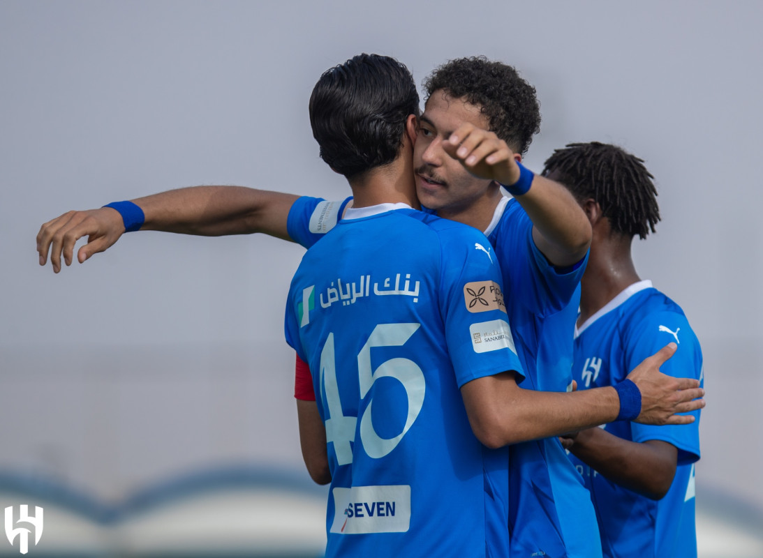 ެމެޗުގައި ލަނޑު ޖެހުމަށްފަހު އަލް ޙިލާލްގެ ކުޅުންތެރިން އުފާ ފާޅުކުރަނީ