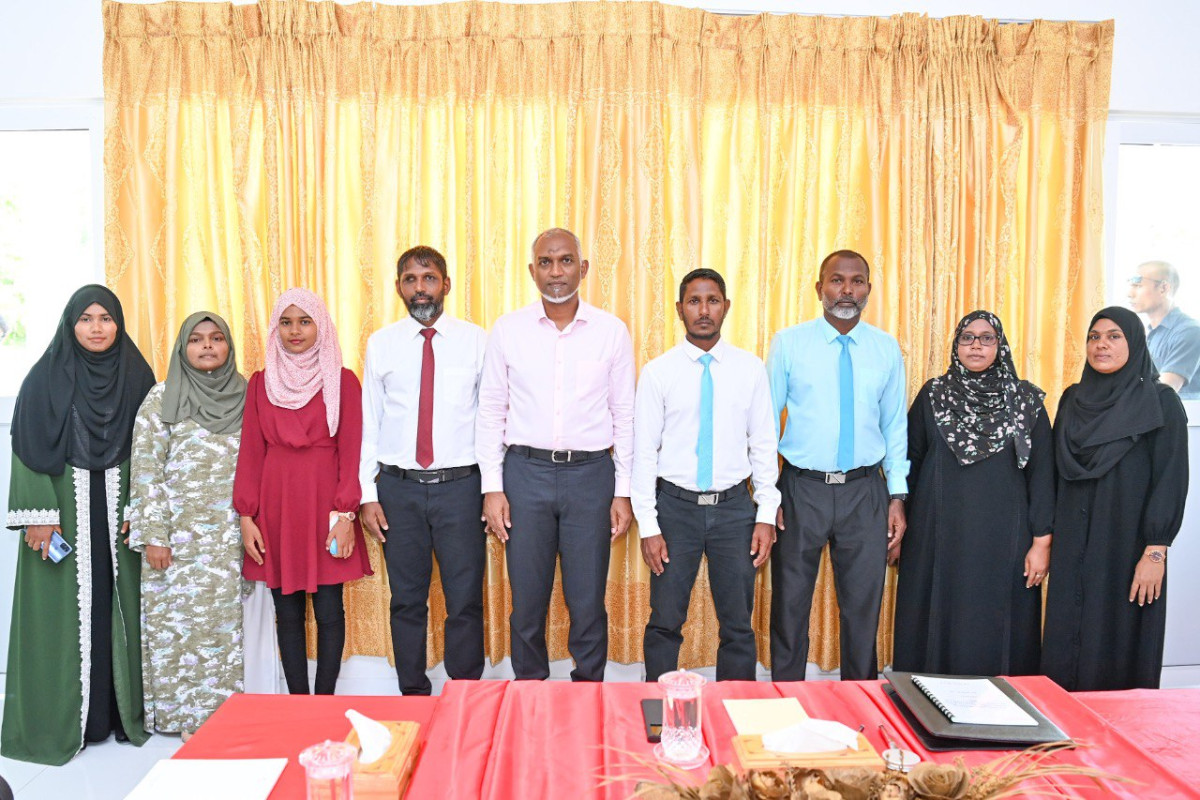 The president met members of HA. Vashafaru council and WDC on Sunday