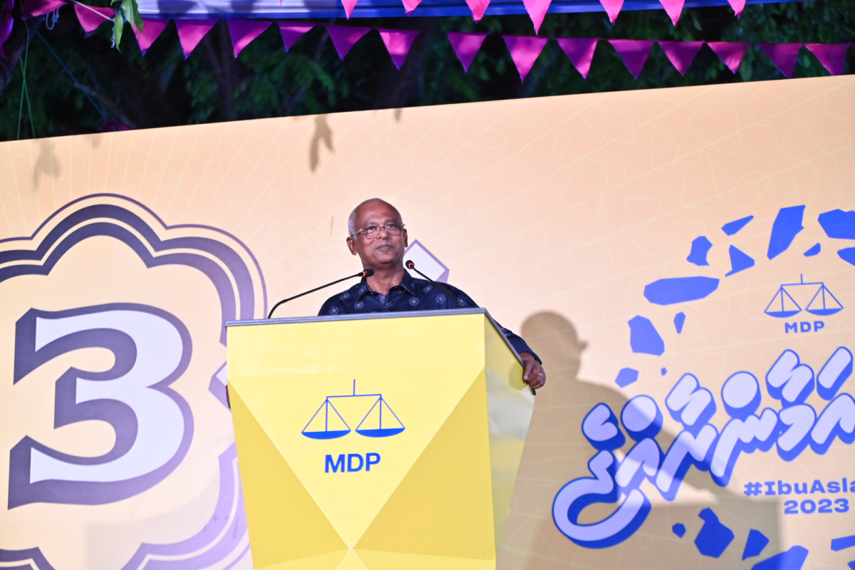 ހުވަދޫ ޖަގަހައިގައި ބޭއްވެވި ކެމްޕޭން ޖަލްސާގައި ރައީސް ވާހަކަފުޅު ދައްކަވަނީ