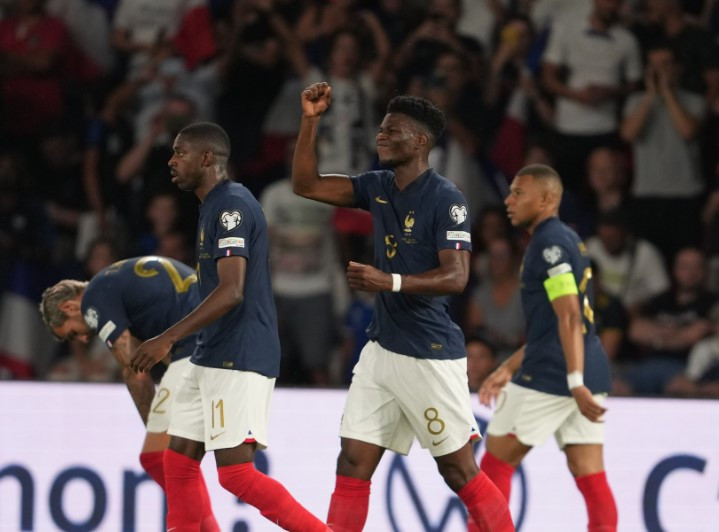 ފްރާންސް އިން އަޔަލެންޑާ ދެކޮޅަށް ކުޅުނު މެޗުގެ ތެރެެއިން