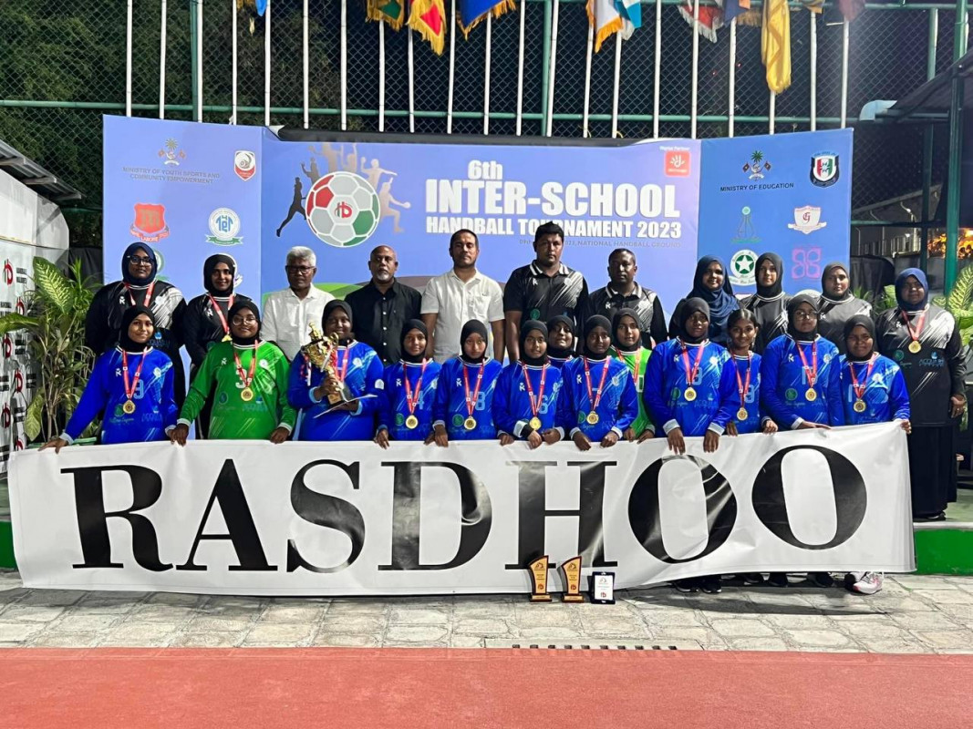 އިންޓަ ސްކޫލް ހޭންޑް ބޮޅަ މުބާރާތުގެ 17 އަހަރުން ދަށުގެ ޗެމްޕިއަންކަން ހޯދި ރަސްދޫ