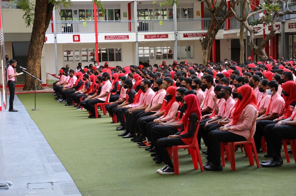 ދިރާސީ އައު އަހަރުގެ ކިޔެވުން ފެށުން - އިސްކަންދަރު ސްކޫލުގެ ދަރިވަރުން، އެތައް ދުވަހަކަށް ފަހު މިއަދު މިވަނީ ސްކޫލަށް ހާޒިރުވެގެން ކިޔަވަދޭން ފައްޓާފައި - ފޮޓޯ: ރާއްޖެއެމްވީ