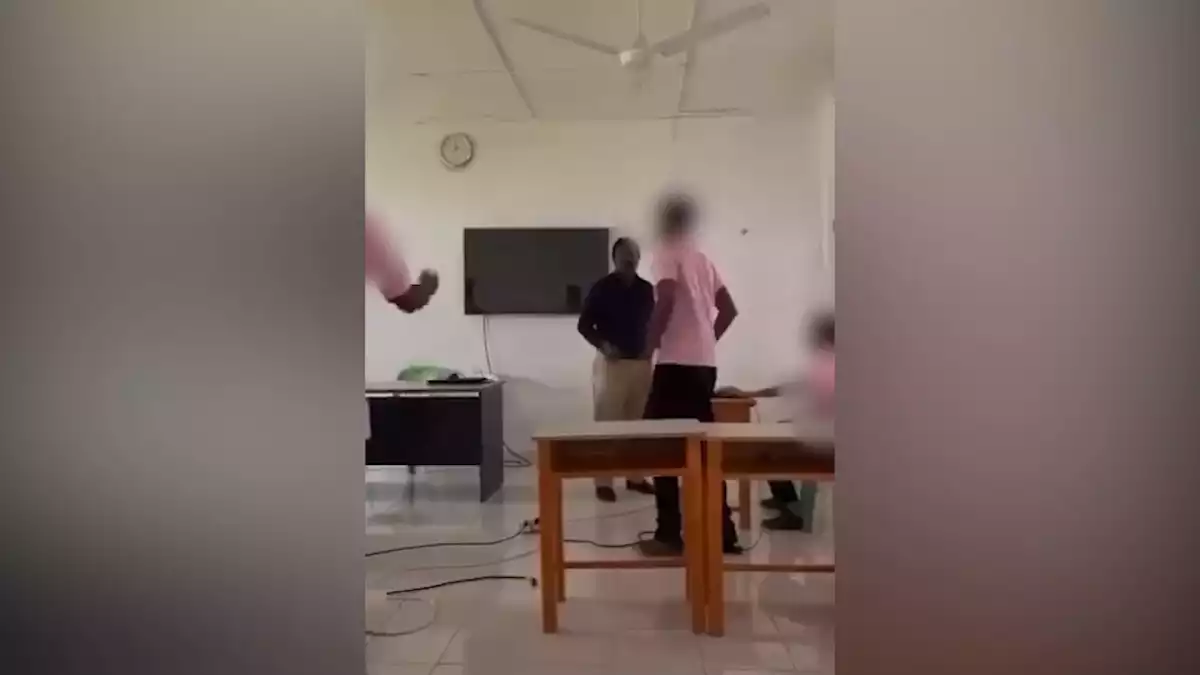 އަޚްލާގީ ޕްރޮގްރާމު ފުރިހަމަ ކުރަންދެން ދަރިވަރު ސަސްޕެންޑް ކޮށްފި