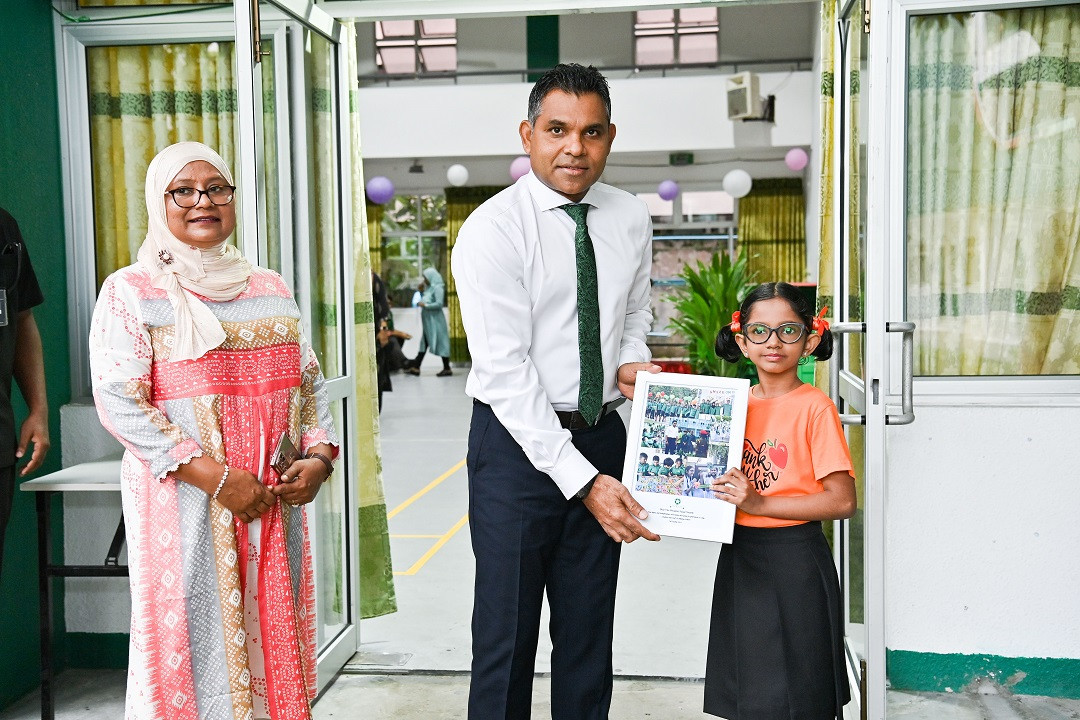 މުދައްރިސުންގެ ދުވަސް ފާހަގަކުރުމަށް އަމީނިއްޔާ ސްކޫލުގައި ބޭއްވި ޚާއްސަ އެސެމްބްލީގައި، ރައީސުލްޖުމްހޫރިއްޔާގެ ނައިބު ބައިވެރިވެވަޑައިގަތުން - ފޮޓޯ: ރައީސް އޮފީސް