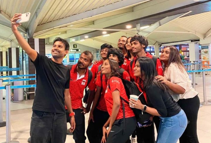 ޓީޓީ ޓީމު މިރޭ ފުރުމުގެ ކުރިން ފޮޓޯއަަކަށް ހުއްޓިގެން