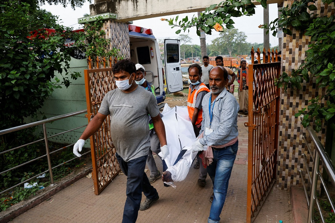 އިންޑިއާގެ އޮޑިއްސާގައި ދެ ފަސިންޖަރު ރޭލާ މުދާއުފުލާ ރޭލެއް ޖެހި ހިނގި އެކްސިޑެންޓުގައި މަރުވި މީހުންގެ އަދަދު 288ށް އަރައިފި