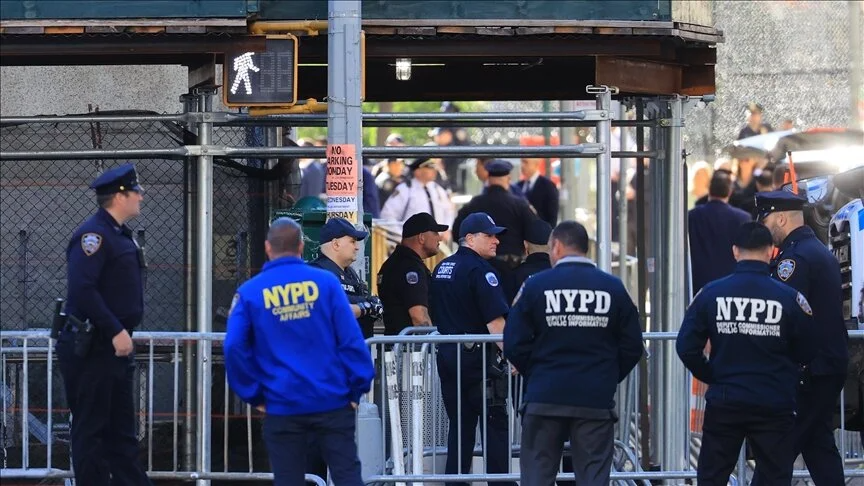 ޙާދިސާ ހިންގި ސަރަޙައްދުގައި ކަމާބެހޭ އޮފިޝަލުން ހަރަކާތްތެރިވަނީ -- ފޮޓޯ: އަނަޑޯލު