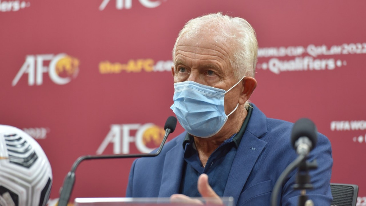 ގައުމީ ފުޓްބޯޅަ ޓީމުގެ ކޯޗު ނެދަލެންޑްސްގެ މާޓިން ކޫޕްމަން