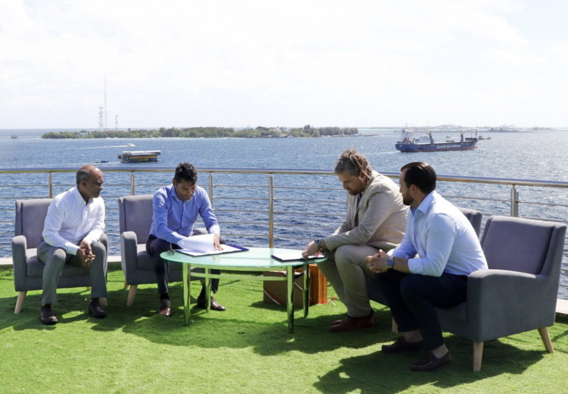 ގްރެފީން ގަތުމަށް އެއްބަސްވުމުގައި ސޮއި ކުރުމުގެ ރަސްމިއްޔާތު