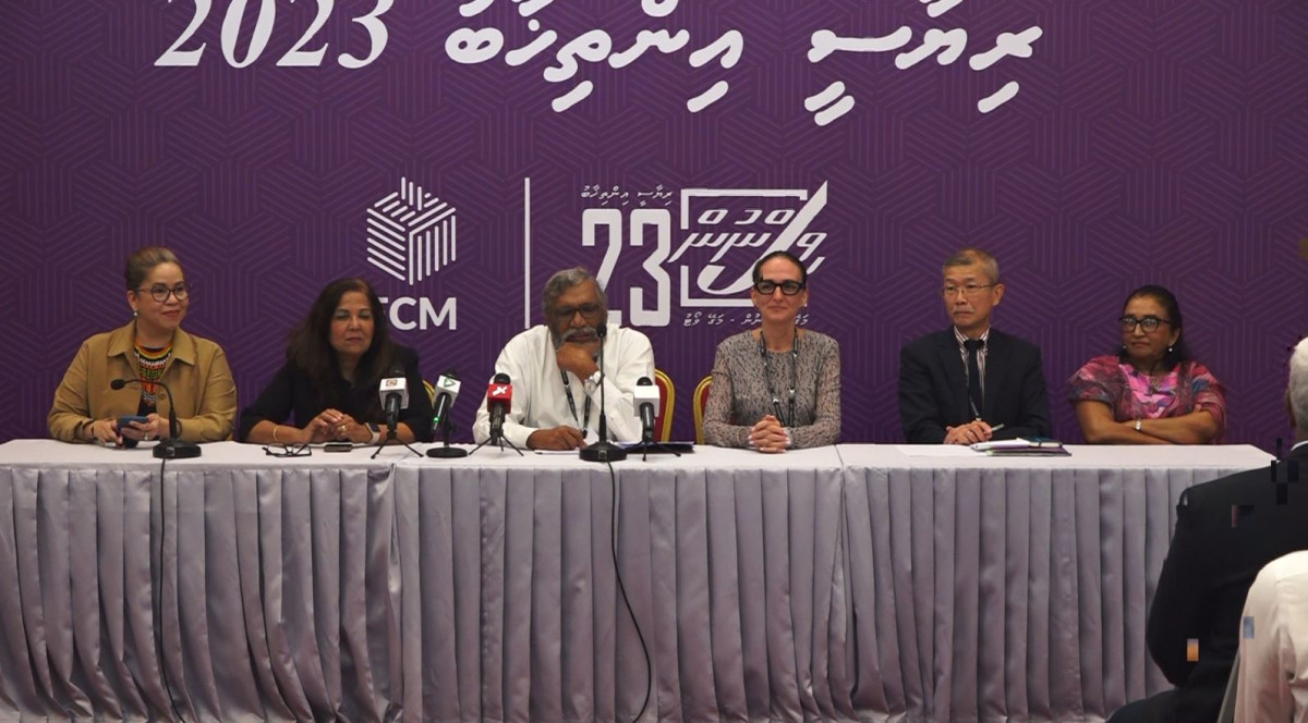 ރިޔާސީ އިންތިޚާބުގެ ކަންކަން އޮބްޒާވް ކުރައްވަން ވަޑައިގެންނެވި އޮބްޒަރވަރުންގެ ނޫސްވެރިންގެ ބައްދަލުވުން