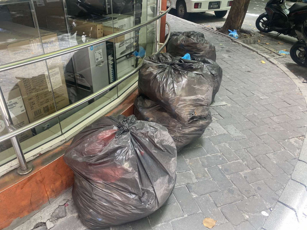 ސޯސަން މަގުގެ ކަންމަތީގައި ބަހައްޓާފައި ހުރި ކުނިކޮތަޅުތަކެއް