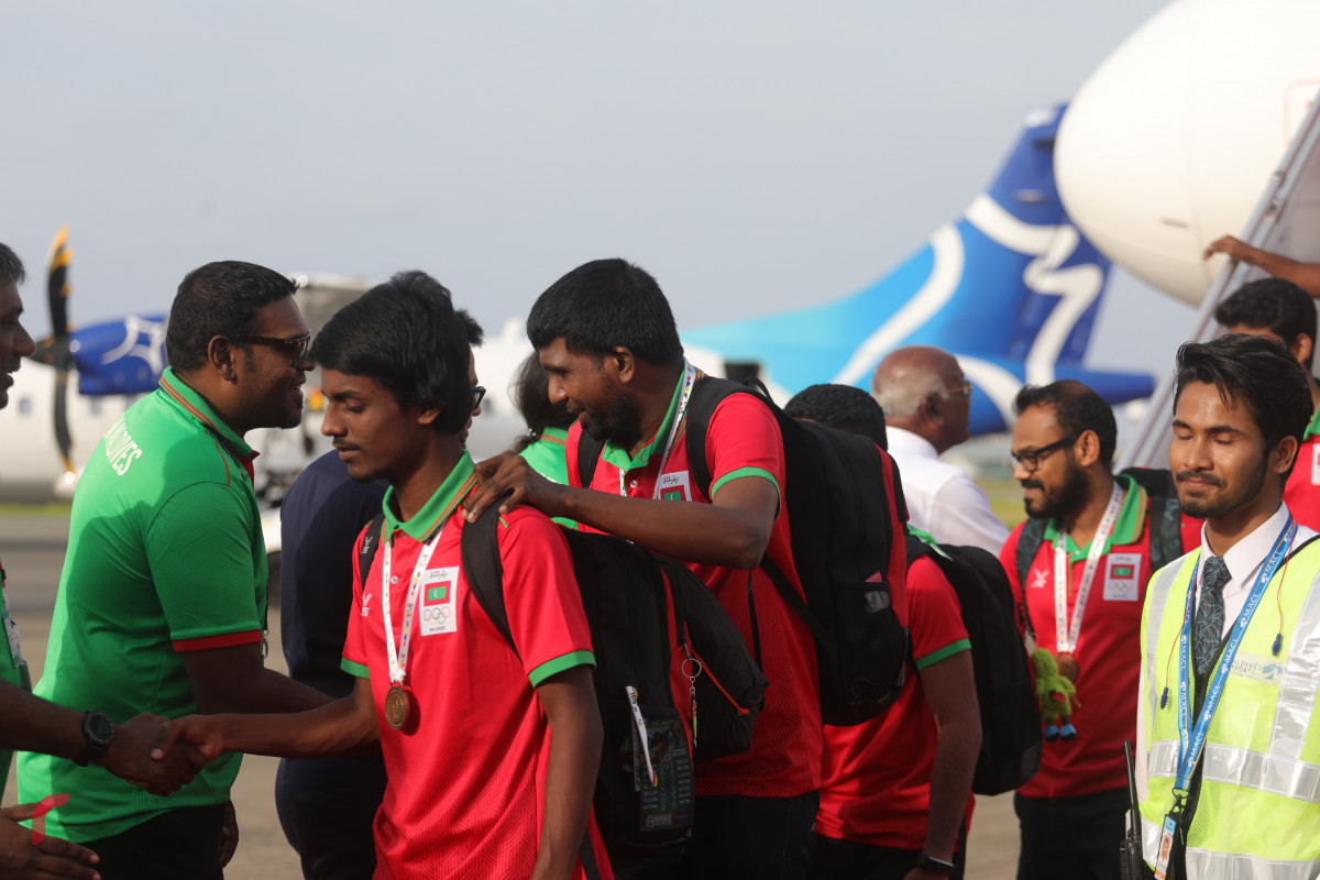 29 ޖުލައި 2019 --ދިވެހި ޓީމުގެ ޑެލިގޭޝަނަށް ވެލާނާ އިންޓަރނޭޝަނަލް އެއާރޕޯޓުން މަރުހަބާ ދަންނަވަނީ-- ފޮޓޯ: ޝުއައިބް މުހައްމަދު