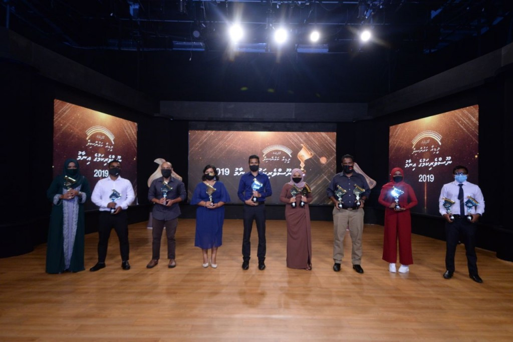 ނޫސްވެރިކަމުގެ އިނާމުގެ ދޭ ހަފްލާއެއްގެ ތެރެއިން