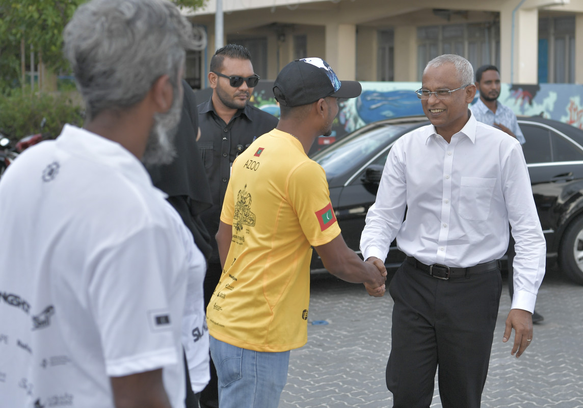 24 ޖޫން 2019 --ރާޅުގުޑީގެ ހަރަކާތްތައް ބައްލަވައިލައްވާ ރައީސް ސާލިހް ބައިވެރިންނާއި ބައްދަލުކުރެއްވުން.-- ފޮޓޯ: ރައީސް އޮފީސް