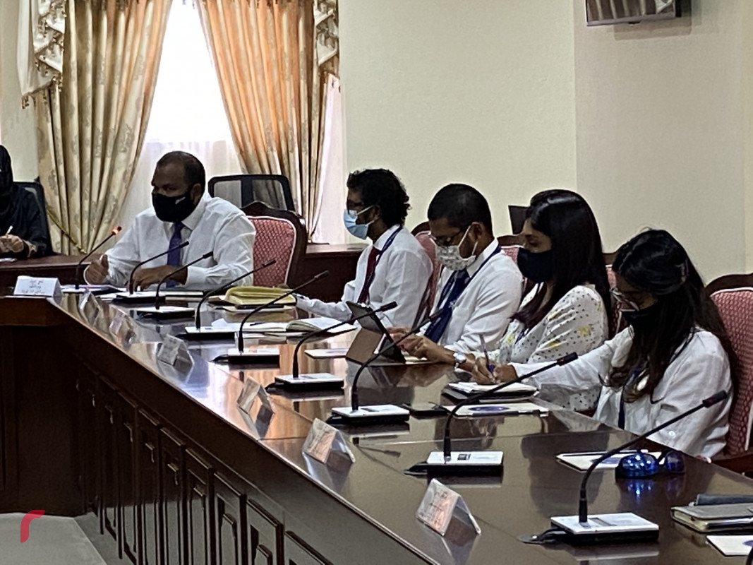 ޓޫރިޒަމް މިނިސްޓަރ އަލީ ވަހީދު އަދި އެމިނިސްޓްރީ އިސްވެރިން: ޖުލައި 15 ގައި ފަތުރުވެރިންނަށް ރާއްޖެ ހުޅުވާލާނެ