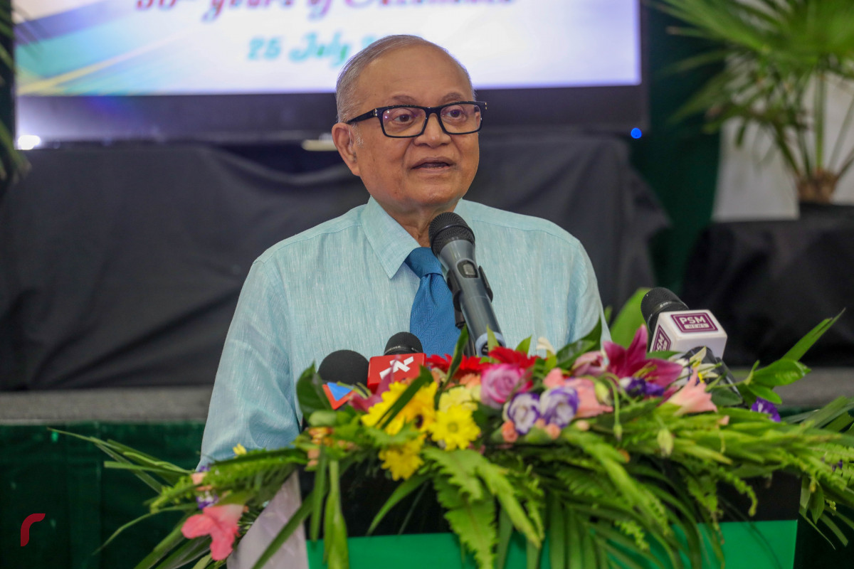 25 ޖުލައި 2019 --ކަލާފާނު ސުކޫލުގެ 30 ވަނަ އަހަރީ ދުވަސް ފާހަގަކުރުމުގެ ގޮތުން ބޭއްވި ފޮޓޯ މައުރަޒު ހުޅުވުމުގެ ރަސްމިއްޔާތުގައި ޝަރަފްވެރި މެހެމާން ވާހަކަފުޅު ދައްކަވަނީ- ފޮޓޯ: ޝުއައިބް މުހައްމަދު