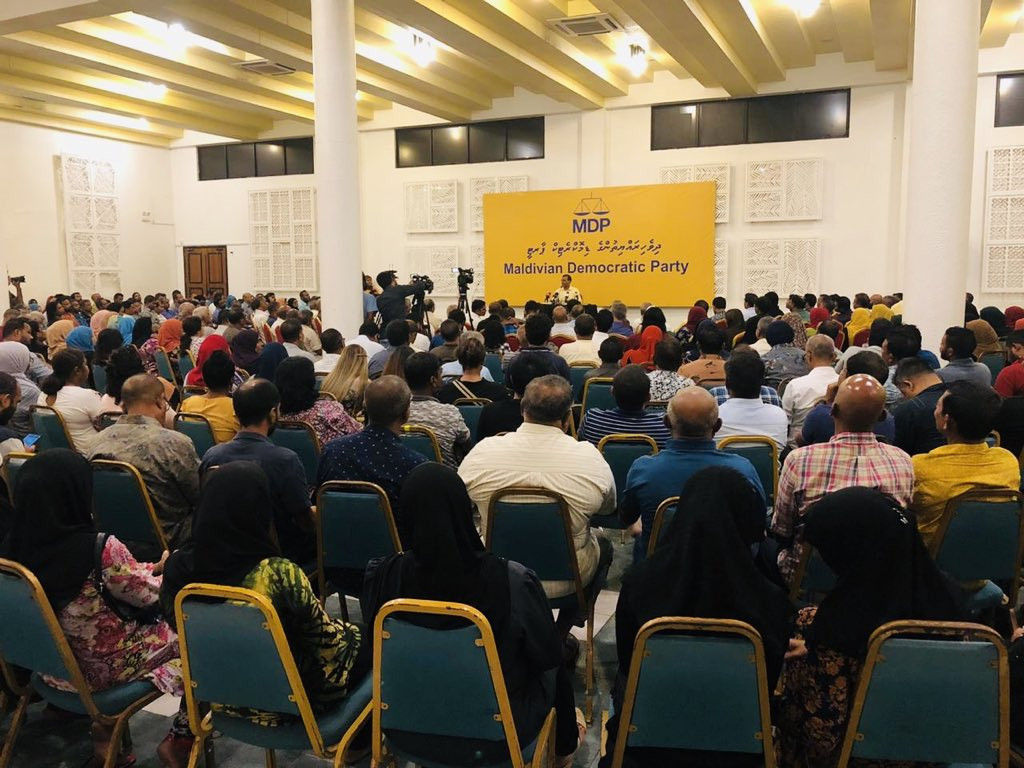 އެމްޑީޕީގެ މެމްބަރުންނާއި ރައީސް ނަޝީދު ބައްދަލުކުރެއްވުން -- ފޮޓޯ: ޓުވިޓަރ