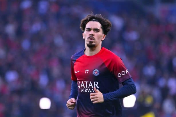 ޕީއެސްޖީ އަށް ކުޅެމުން އަންނަ ވިޓީނިއާ