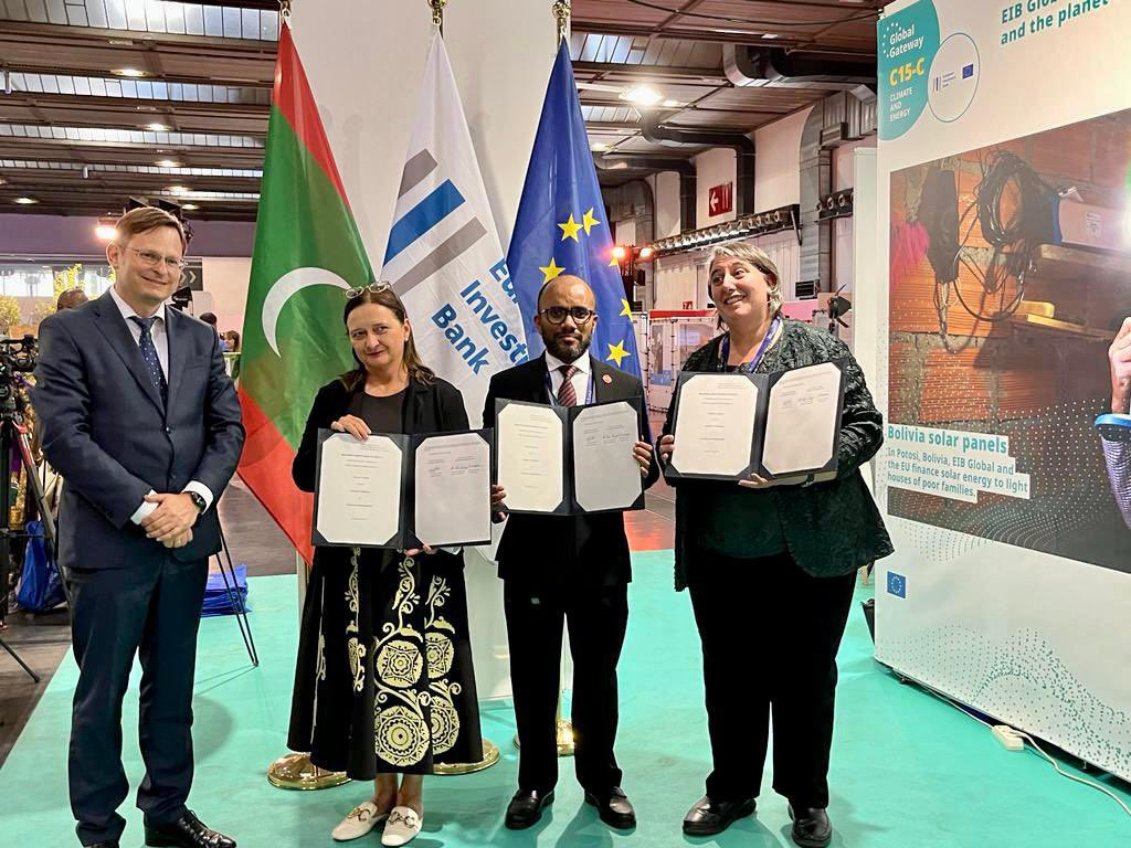 އީއައިބީ ލޯނު އެއްބަސްވުމުގައި ސޮއިކުރުމުގެ ރަސްމިއްޔާތުގެ ތެރެއިން