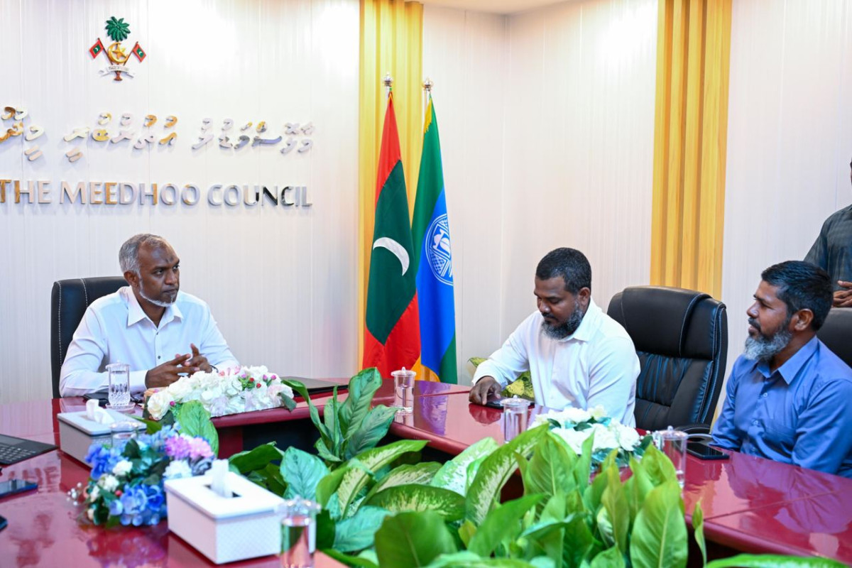 The president met members of R. Kinolhas council and WDC on Saturday