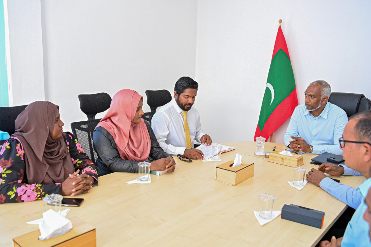 The president met members of HDh. Makunudhoo council and WDC on Monday