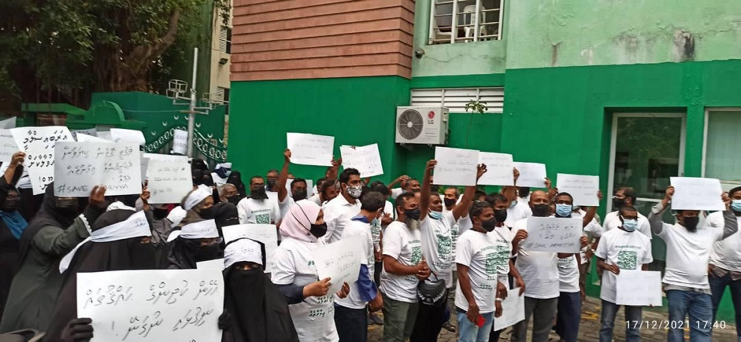 އަރަބިއްޔާ ސްކޫލްގެ ބެލެނިވެރިން ކަންބޮޑުވުން ފާޅުކުރަނީ