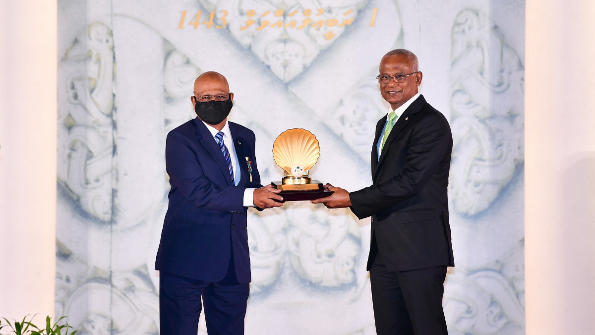 ކުޅިވަރުގެ ދާއިރާއިން ޝަރަފުވެރިކަމުގެ ގައުމީ އިނާމު ހާސިލުކުރެއްވި މަޝްހޫރު ރެފުރީ މައްލާ ޅަތުއްތު