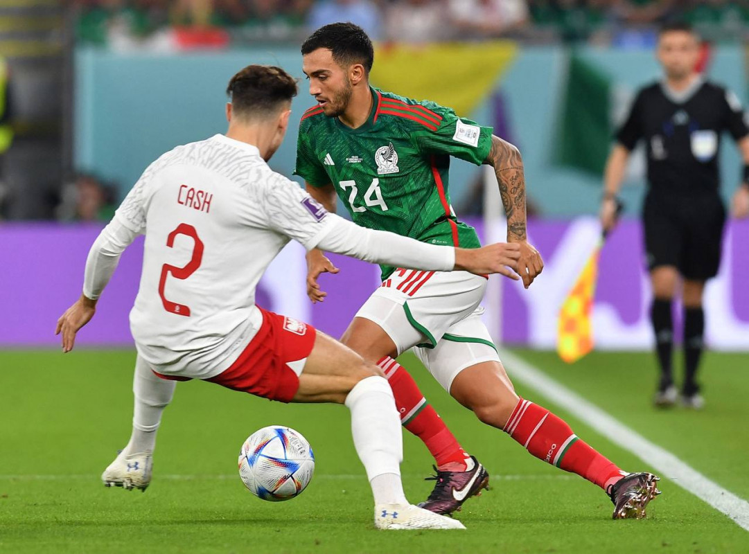 ޕޮލޭންޑު އަދި މެކްސިކޯ ބައްދަލުކުރި މެޗުގެ ތެރެއިން: ފޮޓޯ - ރޮއިޓާސް  