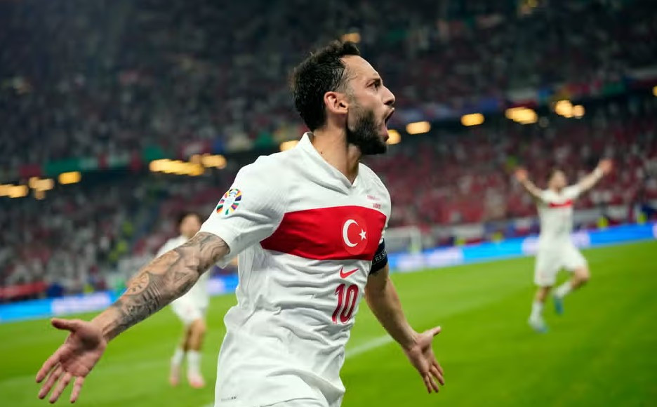 މެޗުގައި ލަނޑު ޖެހުމަށްފަހު ތުރުކީން އުފާ ފާޅު ކުރަނީ