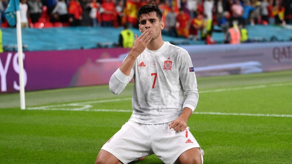 އިޓަލީ އާއި ސްޕެއިން ބައްދަލުކުރި މެޗުގެ ތެރެއިން، ލަނޑު ޖެހުމަށްފަހު ސްޕެއިންގެ އަލްވާރޯ މޮރާޓާ އުފާފާޅުކުރަނީ - ފޮޓޯ: ގެޓީ އިމޭޖަސް 