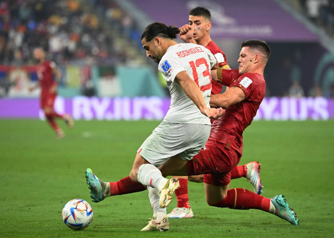 ސްވިޓްޒަލަންޑް އަދި ސަރބިއާ ކުޅުނު މެޗުގެ ތެރެއިން - ފޮޓޯ: ރޮއިޓާސް