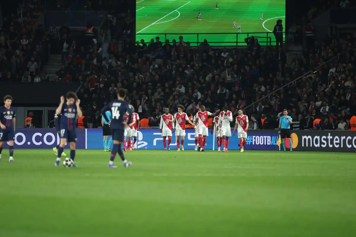 މެޗުގައި ލަނޑު ޖެހުމަށް ފަހު މޮނާކޯގެ ކުޅުންތެރިން އުފާ ފާޅު ކުރަނީ