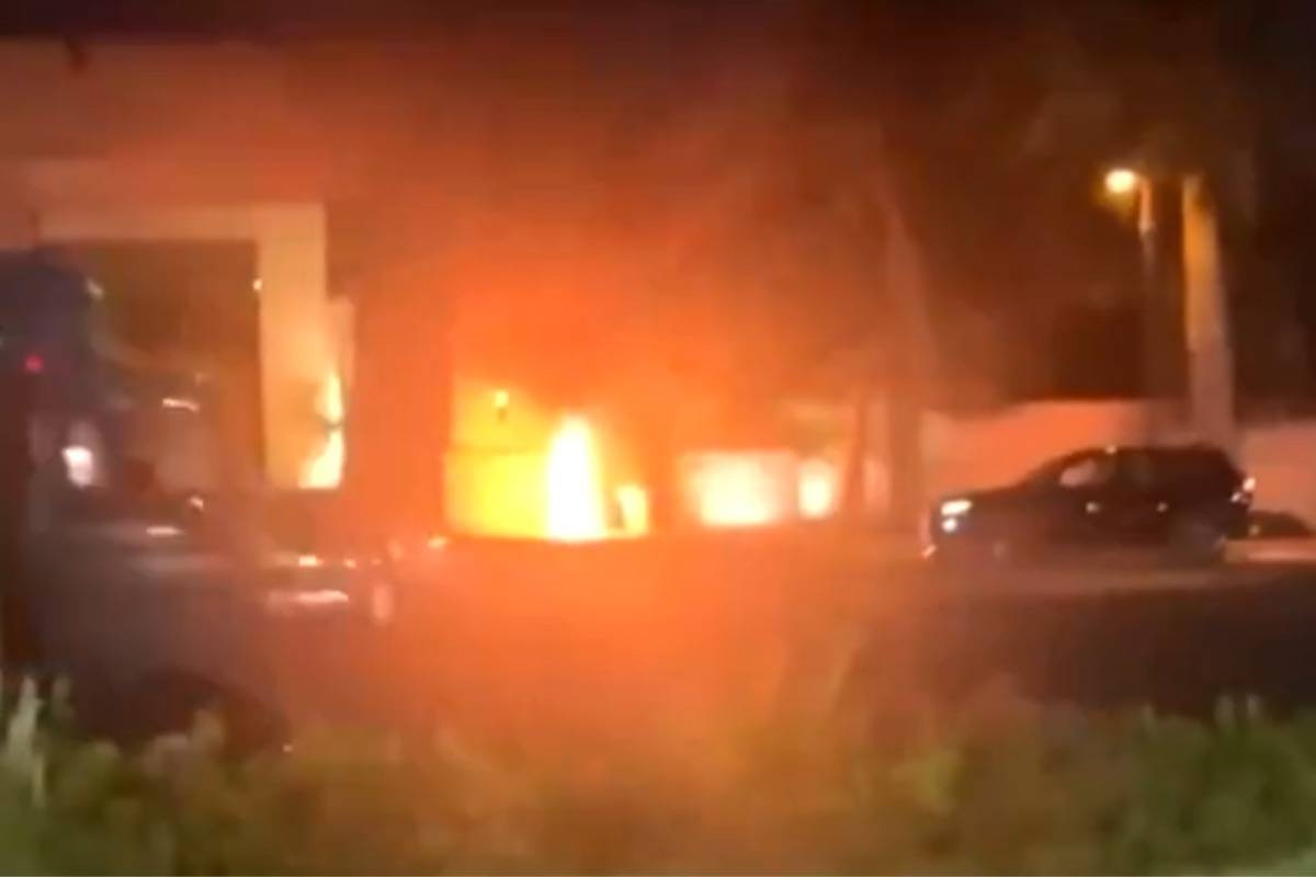 ޖޯޑްން އިން އިޒްރޭލާ ގުޅުން ގާއިމް ކުރާތީ ދެކޮޅު ހެދުމުގެ ގޮތުން ޒުވާނަކު އަމިއްލަ އަށް ގައިގައި ރޯކޮށްލުން