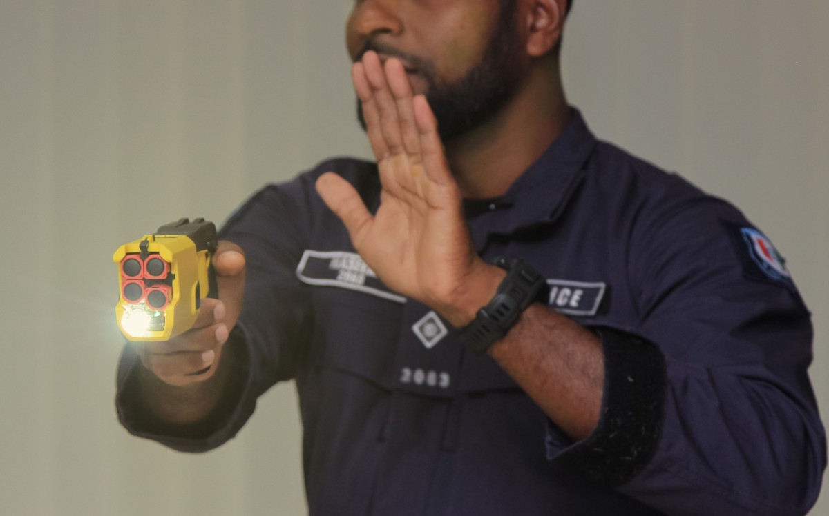 ފުލުހުން ބޭނުން ކުރާ ޓޭޒަރ ގަން ދައްކާލަނީ