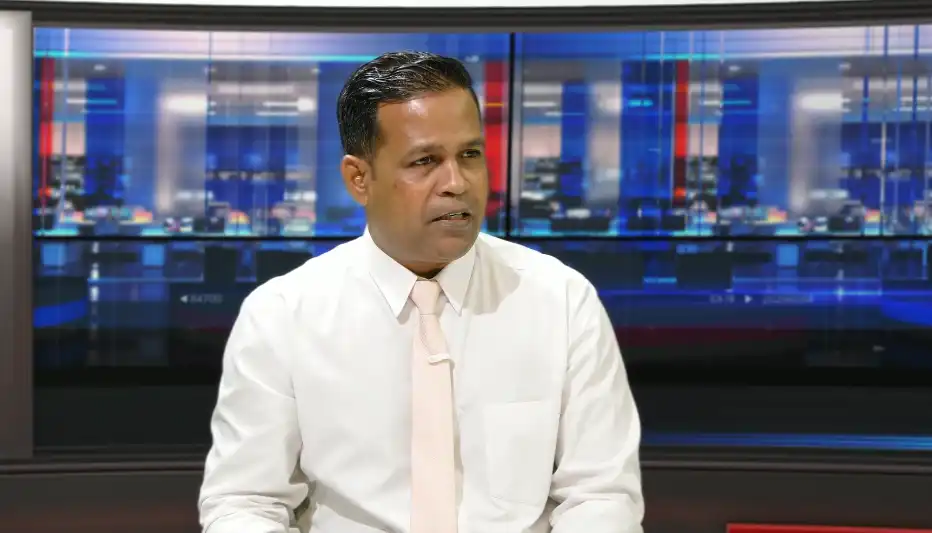 ރާއްޖެޓީވީގެ ފަލަސުރުހީ ޕްރޮގްރާމްގައި ވާހަކަ ދައްކަވަމުން ފަހި ޔޫނިއަންގެ ރައީސް އިބްރާހިމް ނޫރައްދީން ވާހަކަ ދައްކަވަނީ.