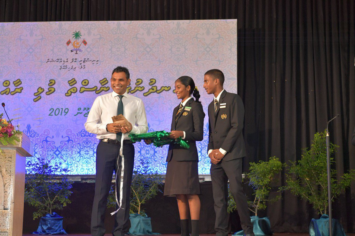 11 ޖޫން 2019 --ދަރިވަރުންނަށް ނާސްތާ ތިނުމުގެ ޕްރޮގްރާމް އިފްތިތާހު ކުރުމުގެ ރަސްމިއްޔާތުގެ ތެރެއިން. މި ރަސްމިއްޔާތު ކުރިޔަށްދިޔައީ ތާޖުއްދީން ސުކޫލްގައި. މި ރަސްމިއްޔާތު ޝަރަފްވެރި ކޮށްދެއްވީ ނައިބު ރައީސް ފައިސަލް ނަސީމް-- ފޮޓޯ: ރައީސް އޮފީސް