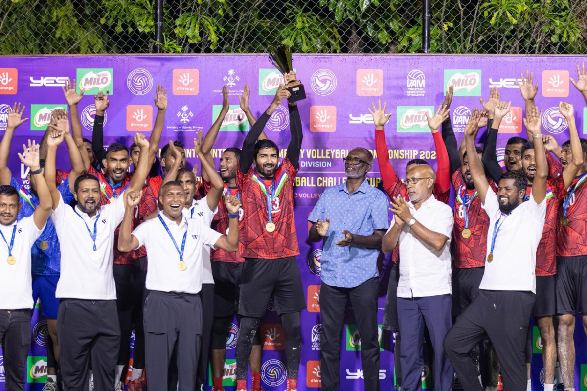 އޮފީސް މުބާރާތުގެ ފިރިހެން ޑިވިޝަންގެ ޗެމްޕިއަންކަން ހޯދި ޕޮލިސް ކުލަބު