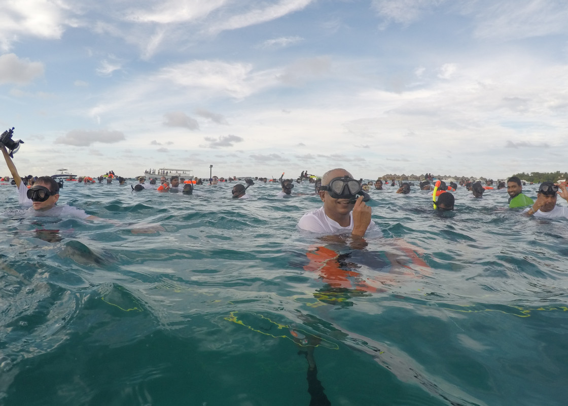 ޑައިވަރުން މި ރެކޯޑް ހެދުމަށް 30 ސިކުންތު ވަންދެން 3 މީޓަރު އަޑިއަށް ފީނާފައިވޭ