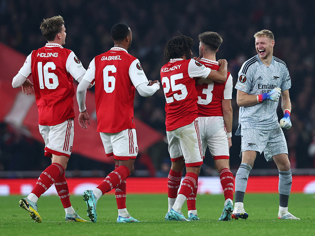 ލަނޑަށްފަހު އާސެނަލް ކުޅުންތެރިން އުފާ ފާޅުކުރަނީ