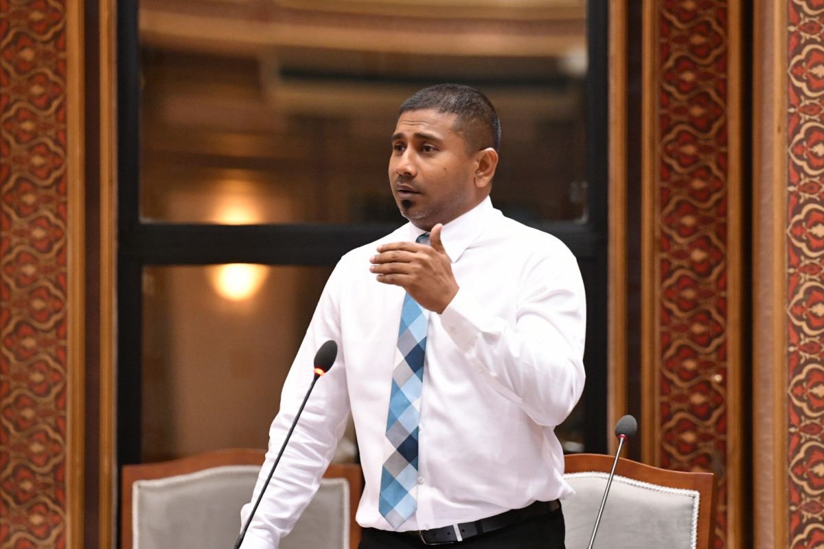 މަޖިލީހުގެ ޖަލްސާގައި މިނިސްޓަރު މަޚްލޫފް