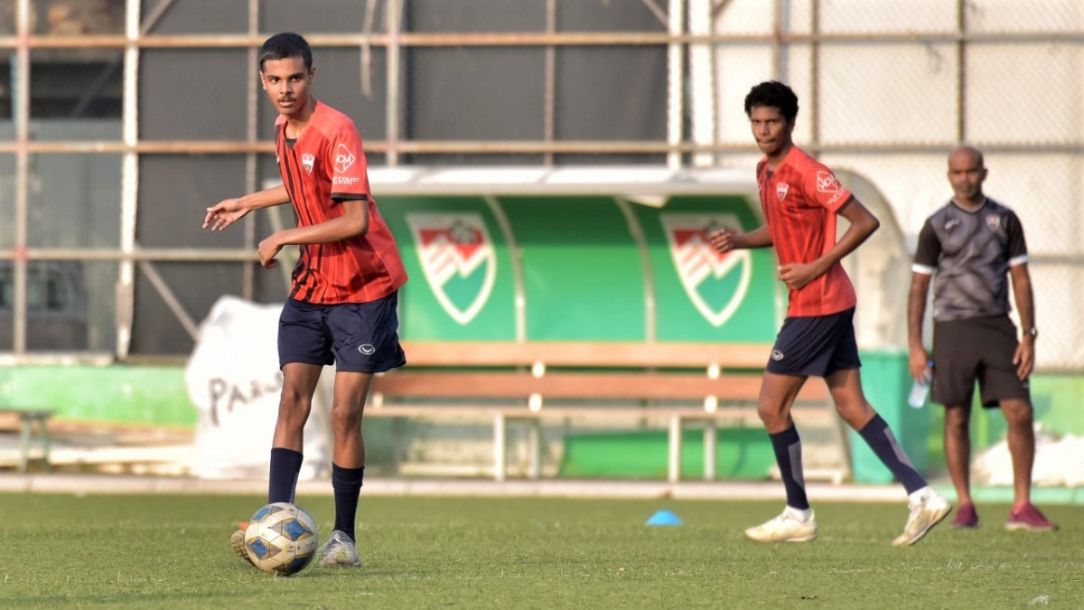 Under revised regulations, 20 players of the same team are allowed to practice on the field at any given time