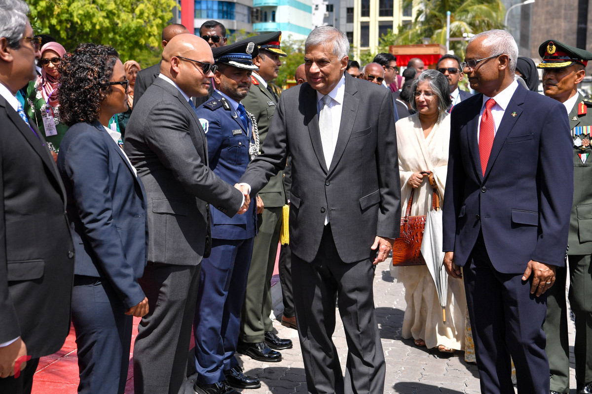 2 ސެޕްޓެމްބަރ 2019 --ބޮޑުވަޒީރު ރަނިލް ރަނިލް ވިކްރަމަސިންހަ އަށް މަރުހަބާ ދެންނެވުމުގެ ހަރަކާތްތައް ރަސްމީ ފާލަމުން-- ފޮޓޯ: ރައީސް އޮފީސް