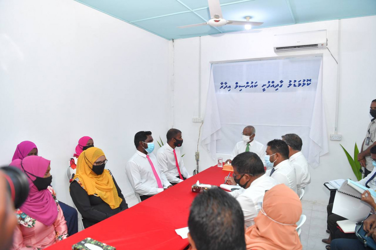 ރައީސް ސާލިހު ގާދިއްފުށީ ކައުންސިލް މެންބަރުންނާއި އަންހެނުންގެ ތަރައްގީއަށް މަސައްކަތް ކުރާ ކޮމިޓީގެ މެންބަރުންނާއި ބައްދަލުކުރެއްވުން