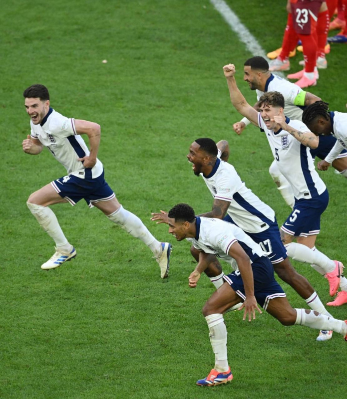 މެޗުން މޮޅުވުމުން އިންގްލެންޑުގެ ކުޅުންތެރިން އުފާ ފާޅު ކުރަނީ