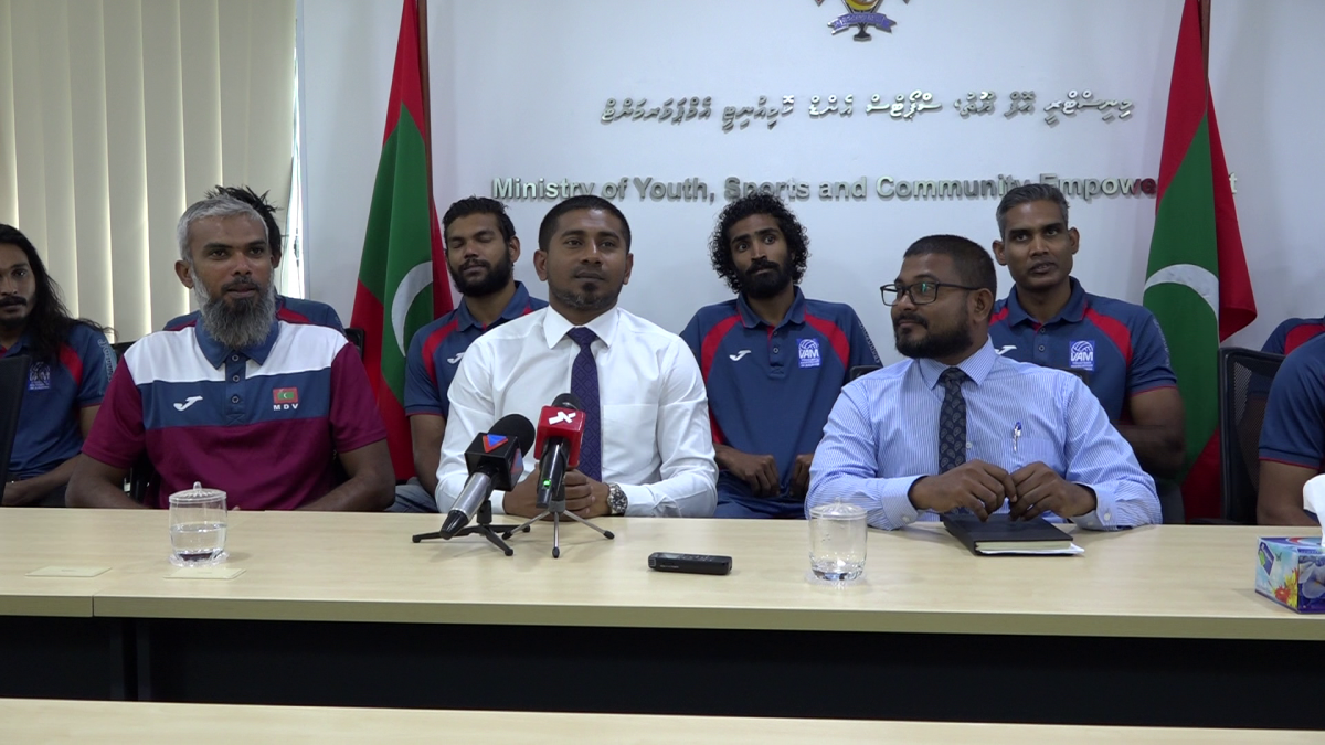 ވޮލީ ޓީމާއިއެކު މިނިސްޓަރ މަހްލޫފް ބޭއްވި ނޫސްވެރިންގެ ބައްދަލުވުމުގެ ތެރެއިން