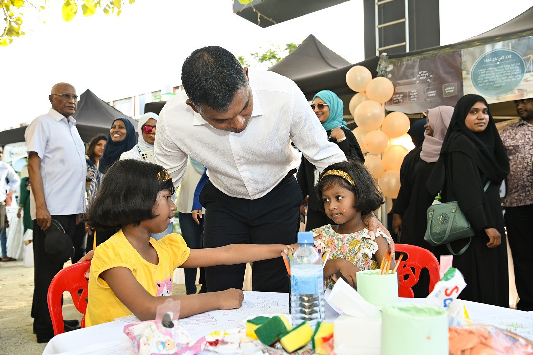 ނައިބު ރައީސް ފައިސަލް، "އަހަރުމެންނާއެކު" އެކްސްޕޯގެ ވަކިވަކި ސްޓޯލްތަކަށް ޒިޔާރަތްކުރައްވަނީ - ފޮޓޯ: ރައީސް އޮފީސް